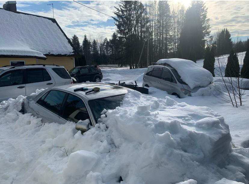 Очистка автомобиля от снега и прогрев салона